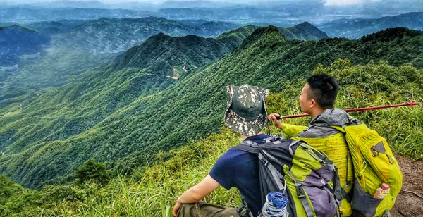 高山徒步觀天池